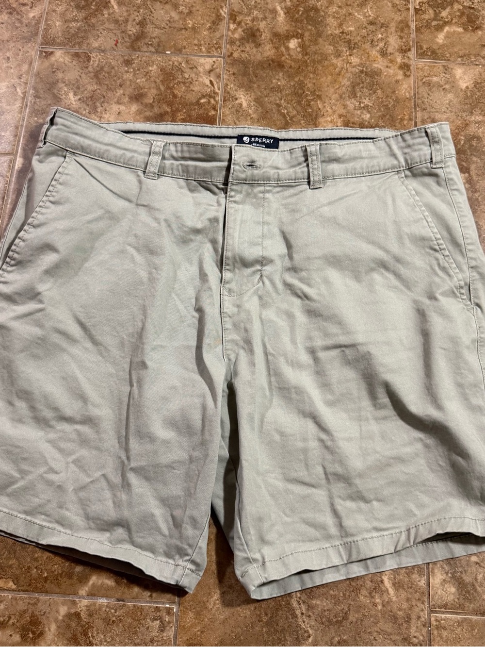 Sperry Men's Light Gray Flat-Front Chino Shorts